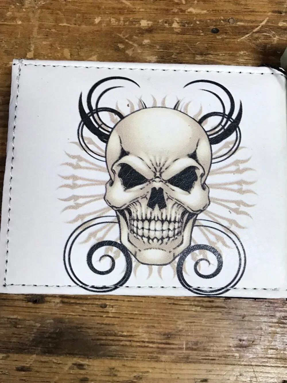 Tems Collection Skull Print Bi Fold Leather Wallet